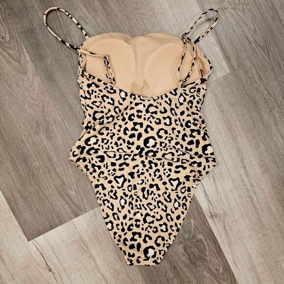 Hollister XS Leopard Print Ome pieceāSwimsuit Square neckline - Picture 5 of 5